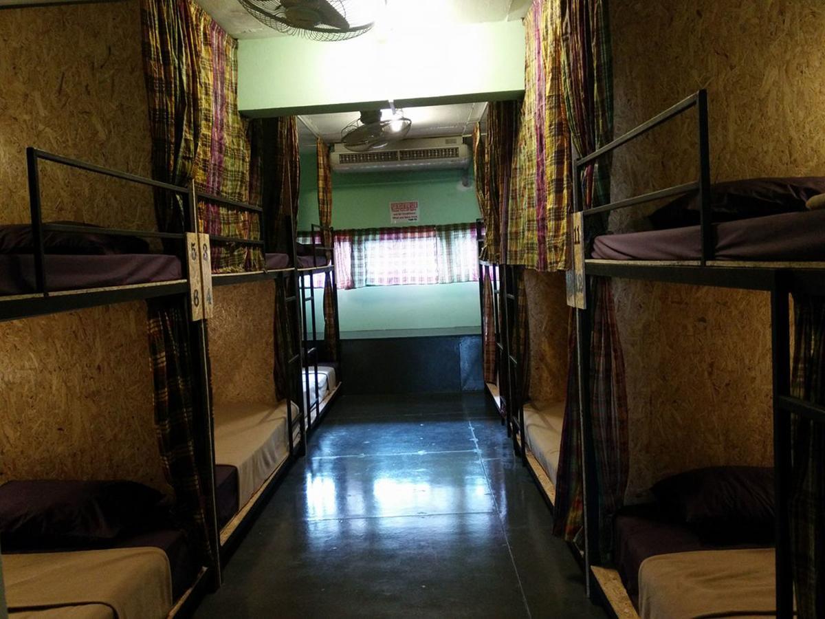 Hostel J Giant