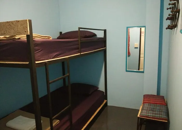 J Giant Hostel