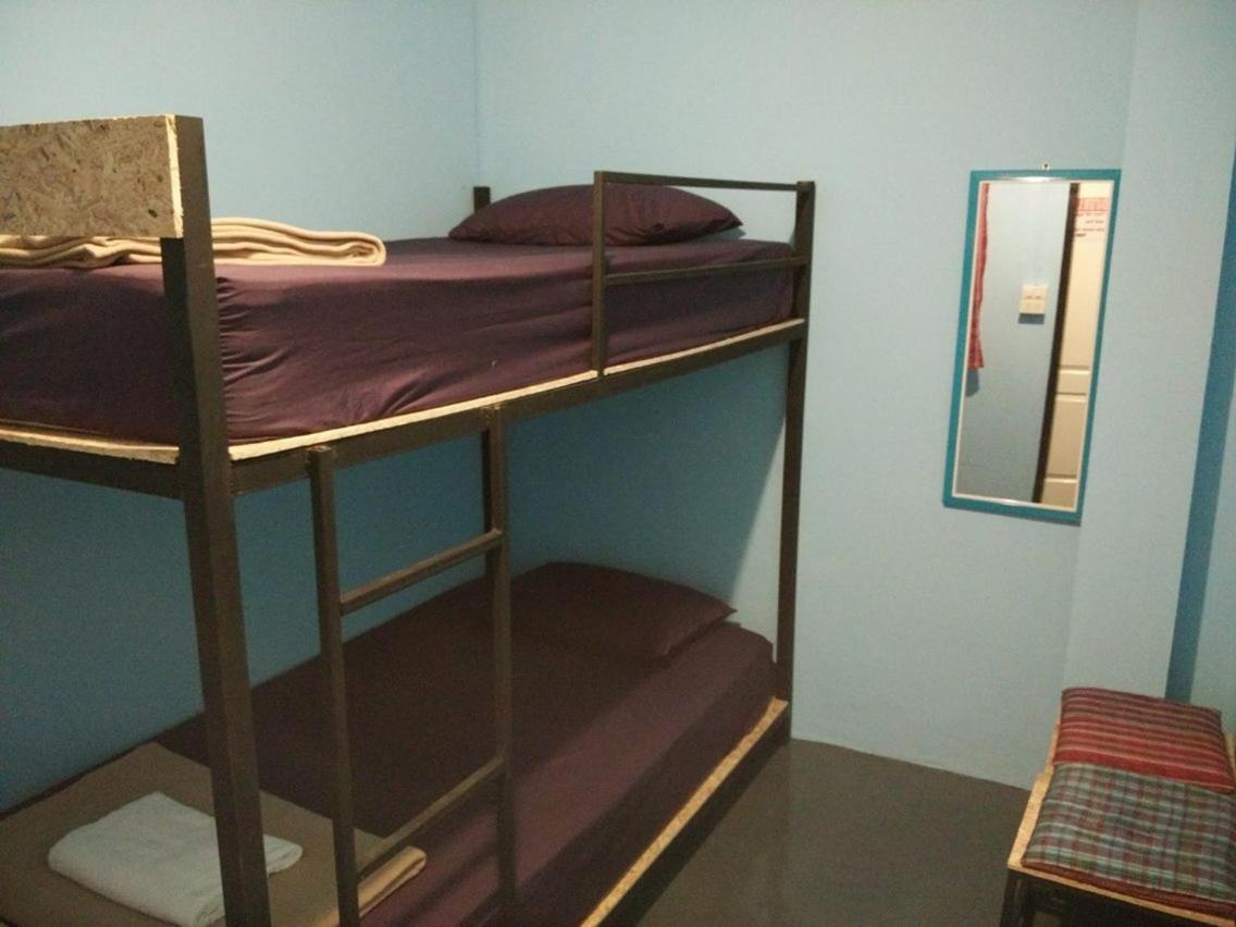J Giant Hostel *