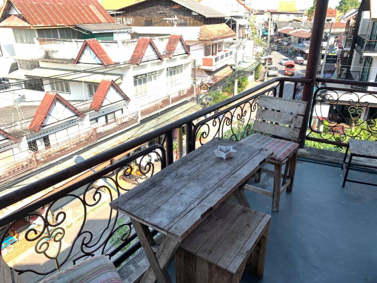 J Giant Hostel *