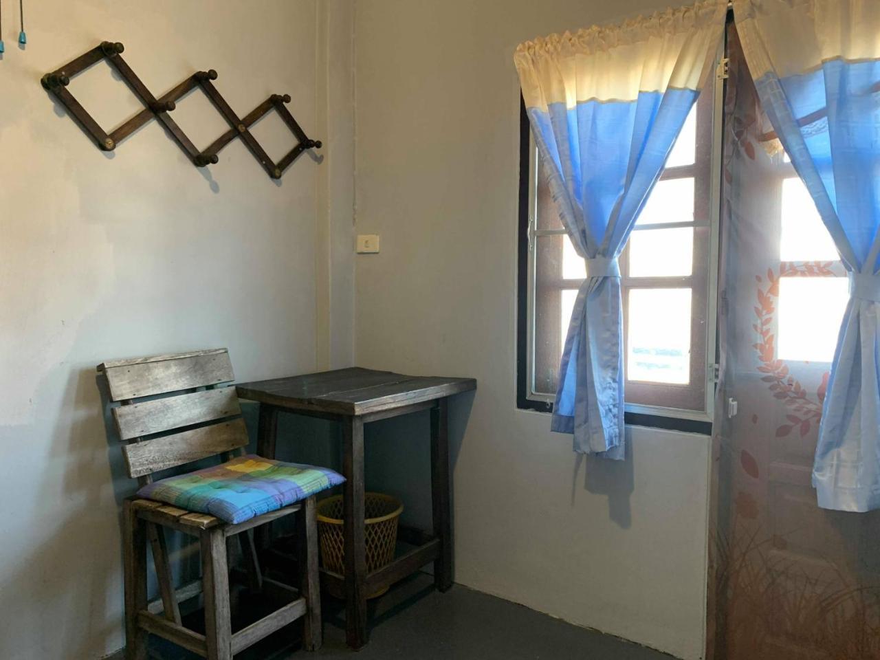 J Giant Hostel