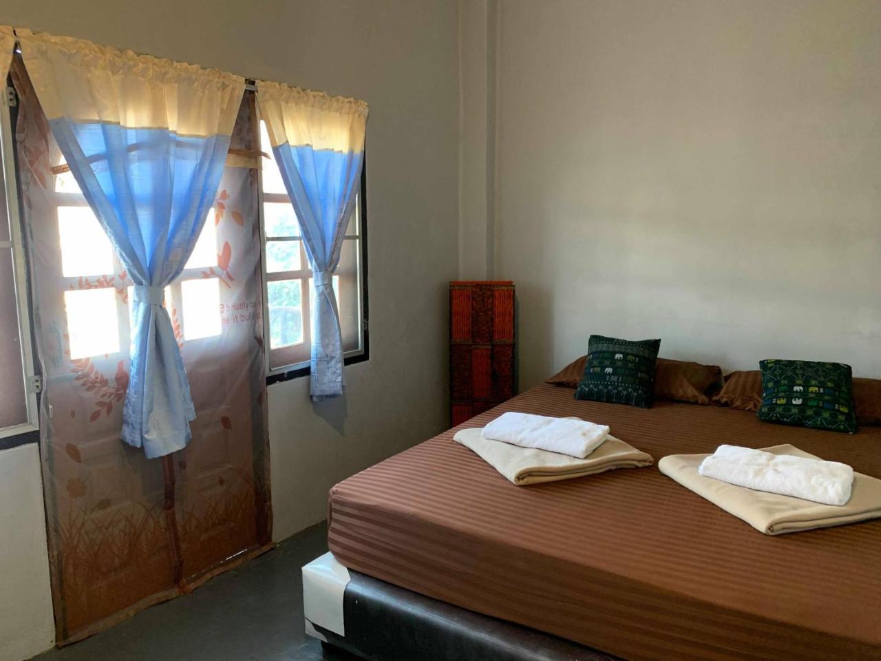 J Giant Hostel *